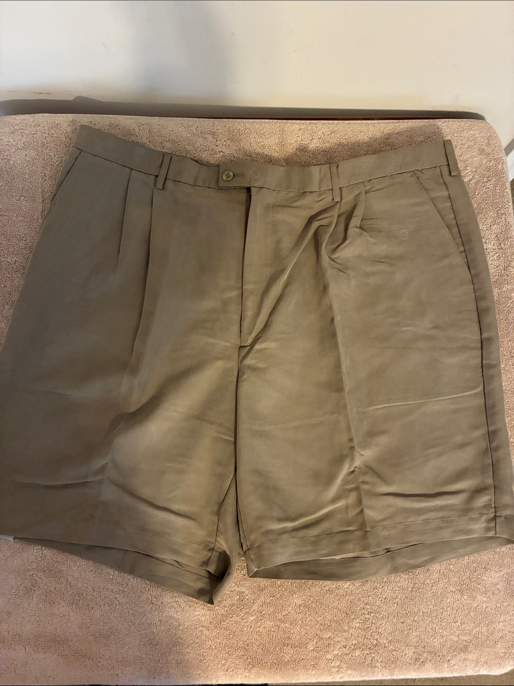 Haggar Men's Flat-Front Shorts in Olive Green NWT Size 44
